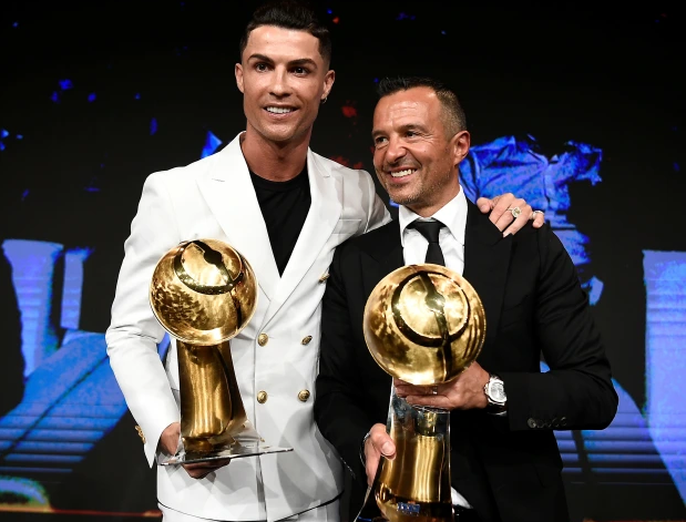 &quot;Siêu cò&quot; Mendes bay gấp tới Anh, Ronaldo sắp rời M.U? - Ảnh 1.