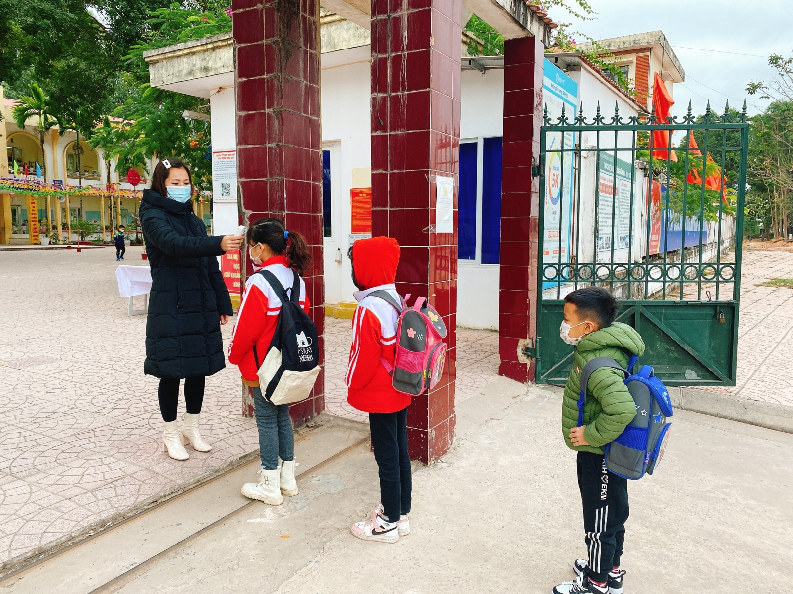 Lịch đi học trở lại của học sinh 63 tỉnh, thành   - Ảnh 1.