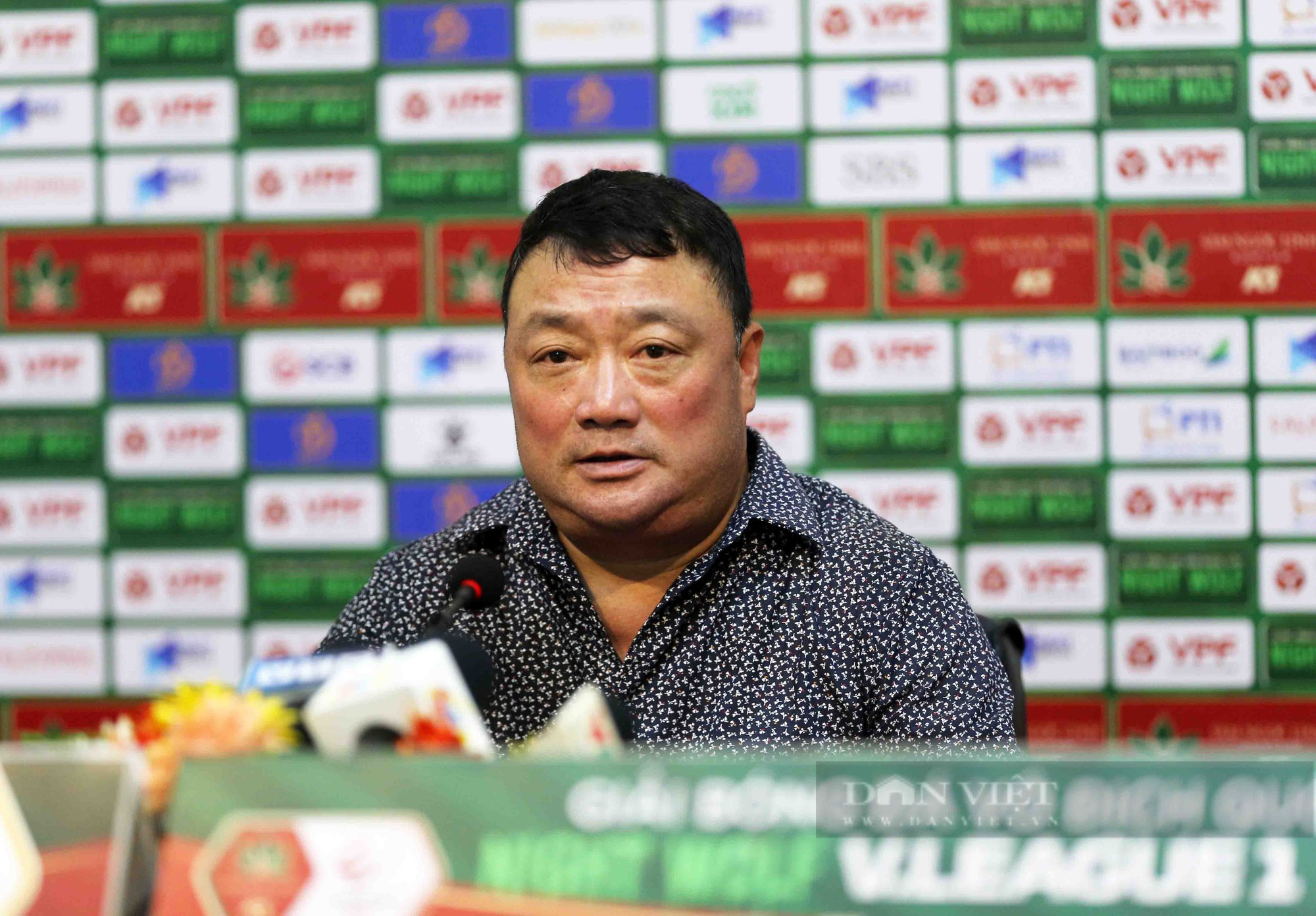 HLV Trương Việt Hoàng: &quot;Tôi không thể mạo hiểm với Lee Nguyễn&quot; - Ảnh 1.