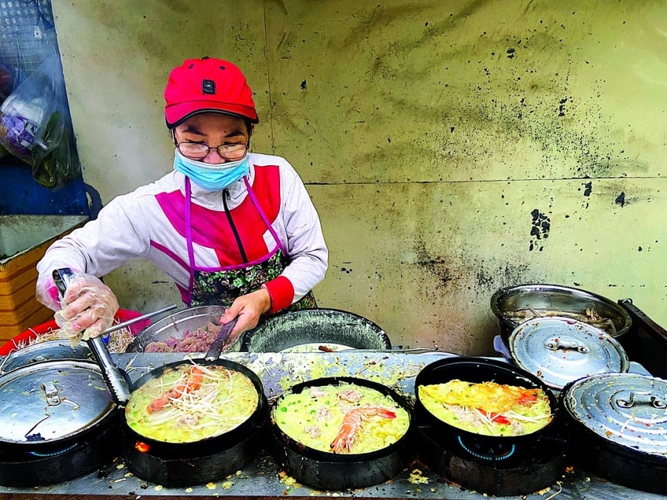 Bánh xèo chuẩn vị miền Trung giữa lòng Sài Gòn - Ảnh 1. Bánh xèo chuẩn vị miền Trung giữa lòng Sài Gòn - Ảnh 1.