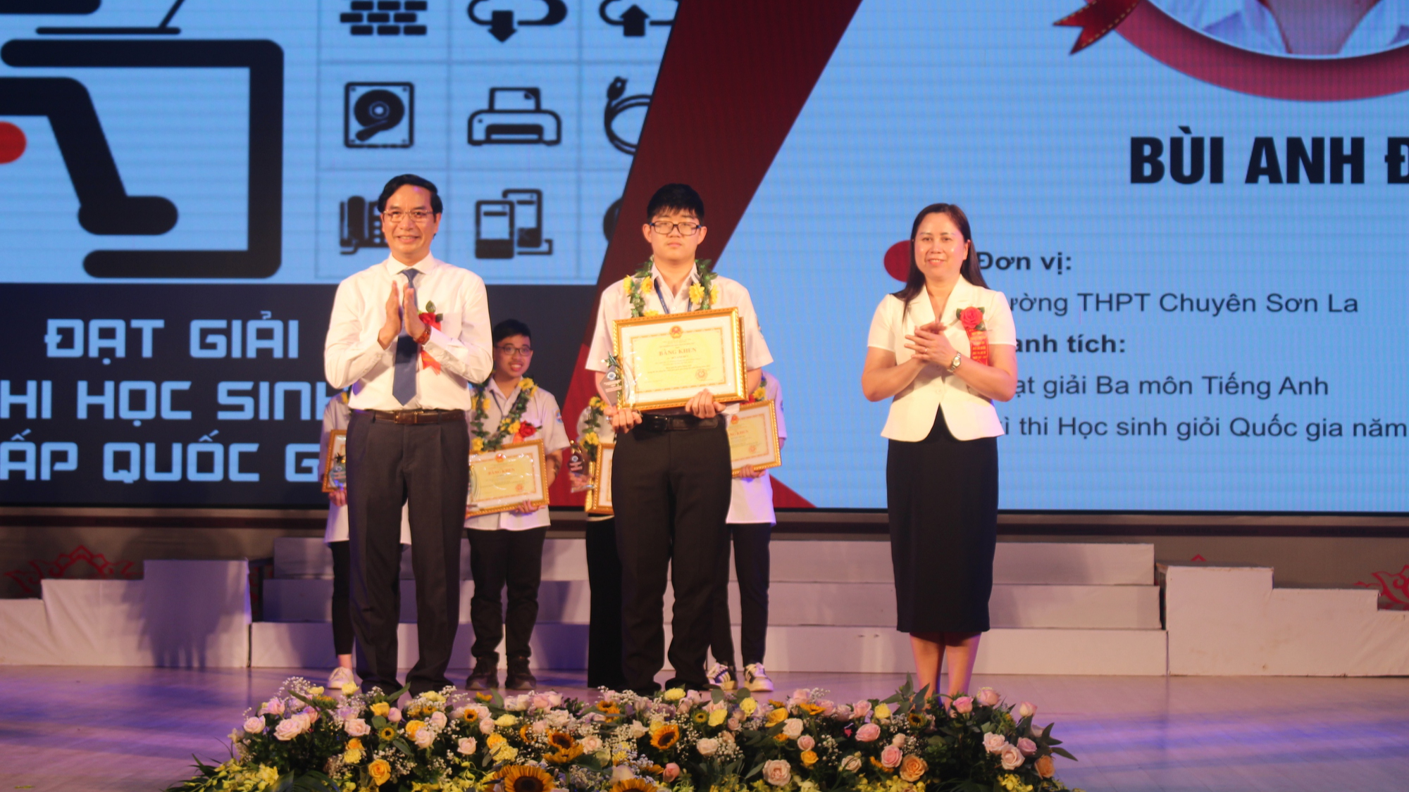 Sơn La: Kỳ vọng tại chung kết cuộc thi "Đường lên đỉnh Olympia năm thứ 22" - Ảnh 2. Sơn La: Kỳ vọng tại chung kết cuộc thi "Đường lên đỉnh Olympia năm thứ 22" - Ảnh 2.