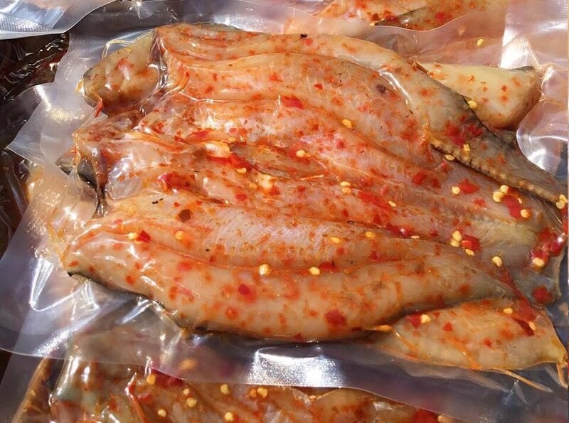 Về miền Tây thưởng thức loại đặc sản này, du khách vừa nhâm nhi vừa mang về làm quà - Ảnh 2.
