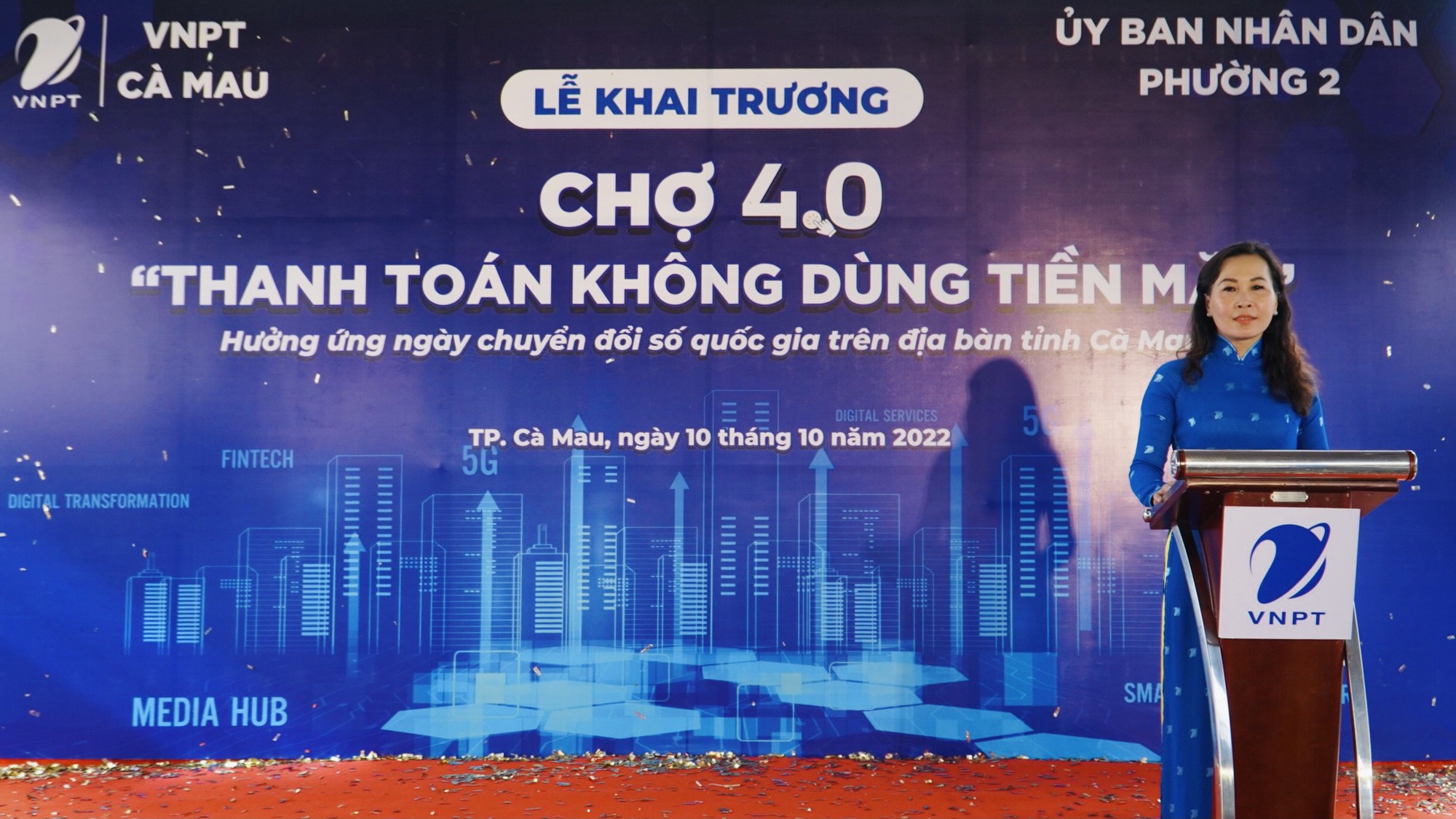 VNPT Cà Mau đồng loạt khai trương 10 điểm “Chợ 4.0 – thanh toán không dùng tiền mặt” - Ảnh 2.