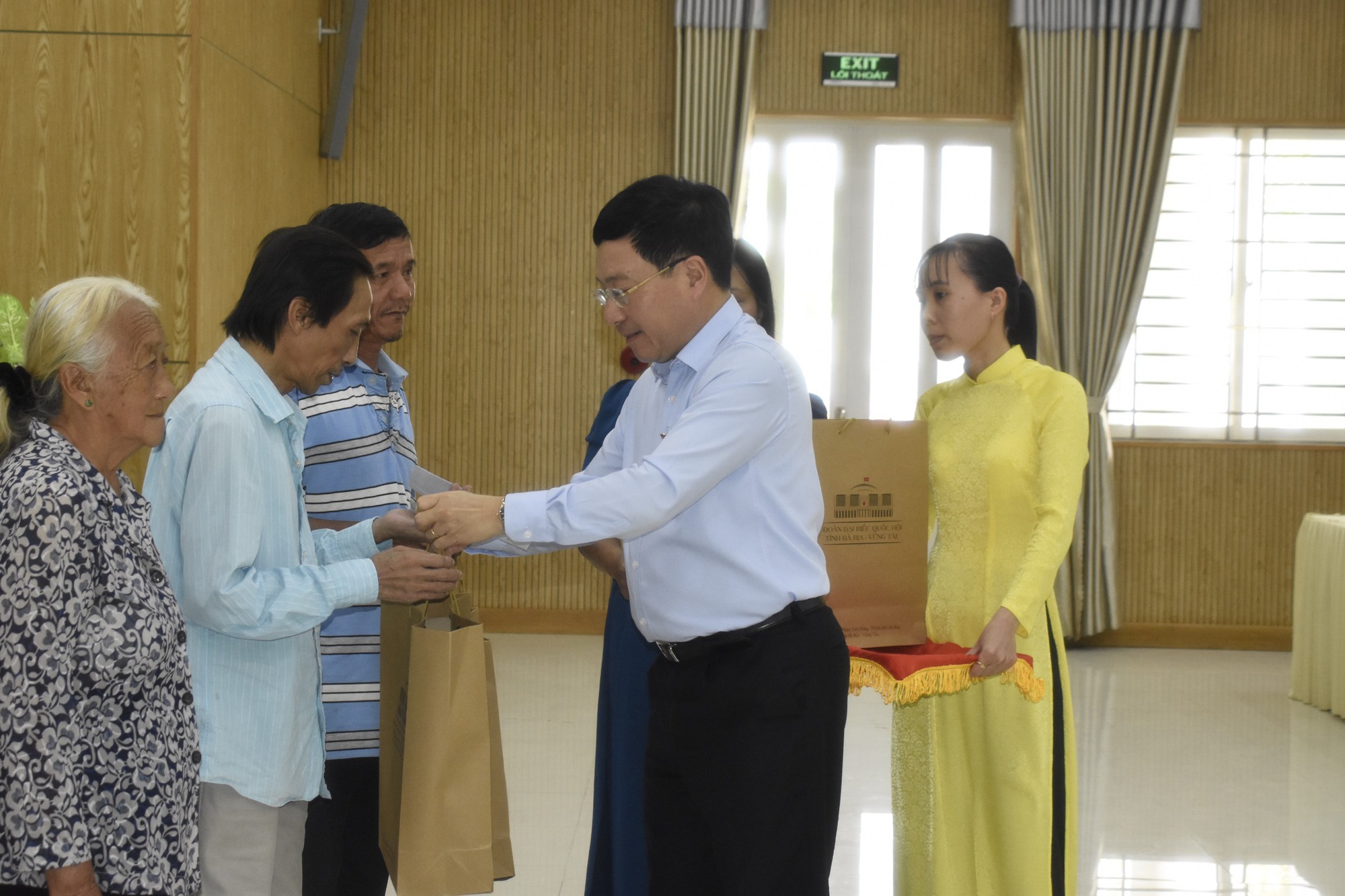 Cử tri Bà Rịa - Vũng Tàu mong muốn nhanh chóng có giải pháp ổn định thị trường xăng dầu - Ảnh 3.
