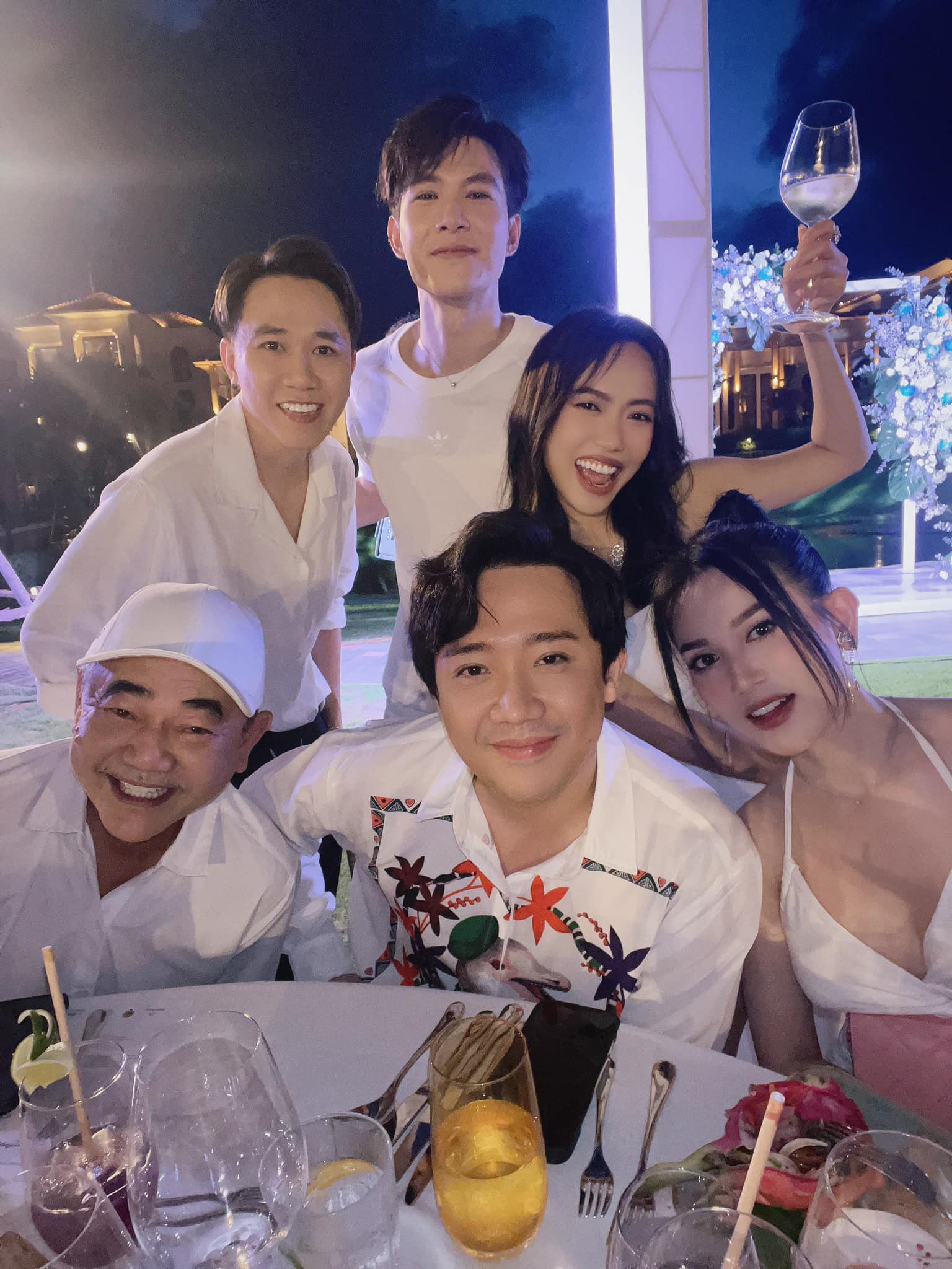Dàn phù dâu &quot;siêu khủng&quot; trong đám cưới Anh Tú - Diệu Nhi - Ảnh 5.