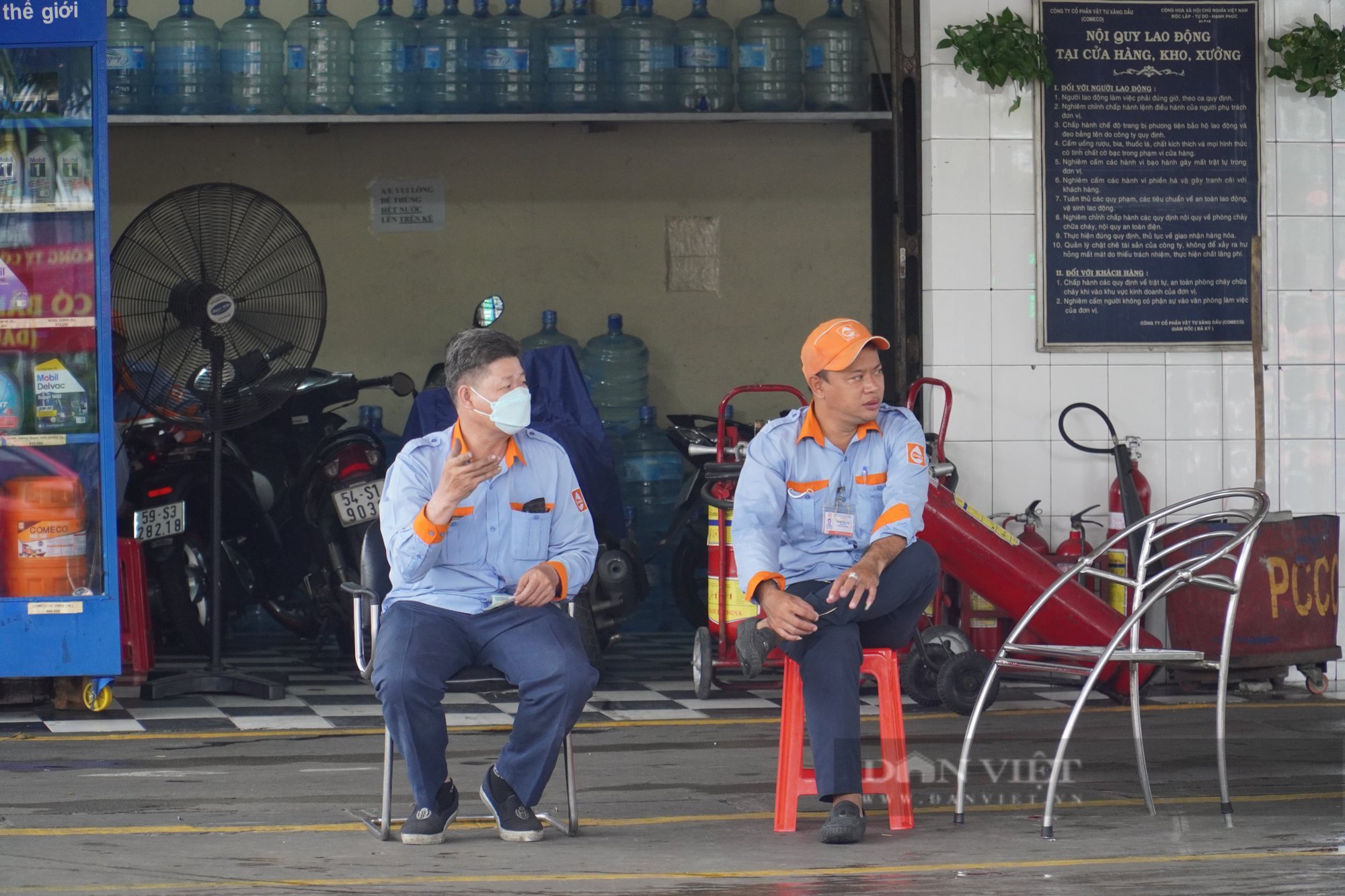 Kiến nghị cho xe bồn chở xăng vào TP.HCM giờ cao điểm để các cây xăng không hụt hàng - Ảnh 3.