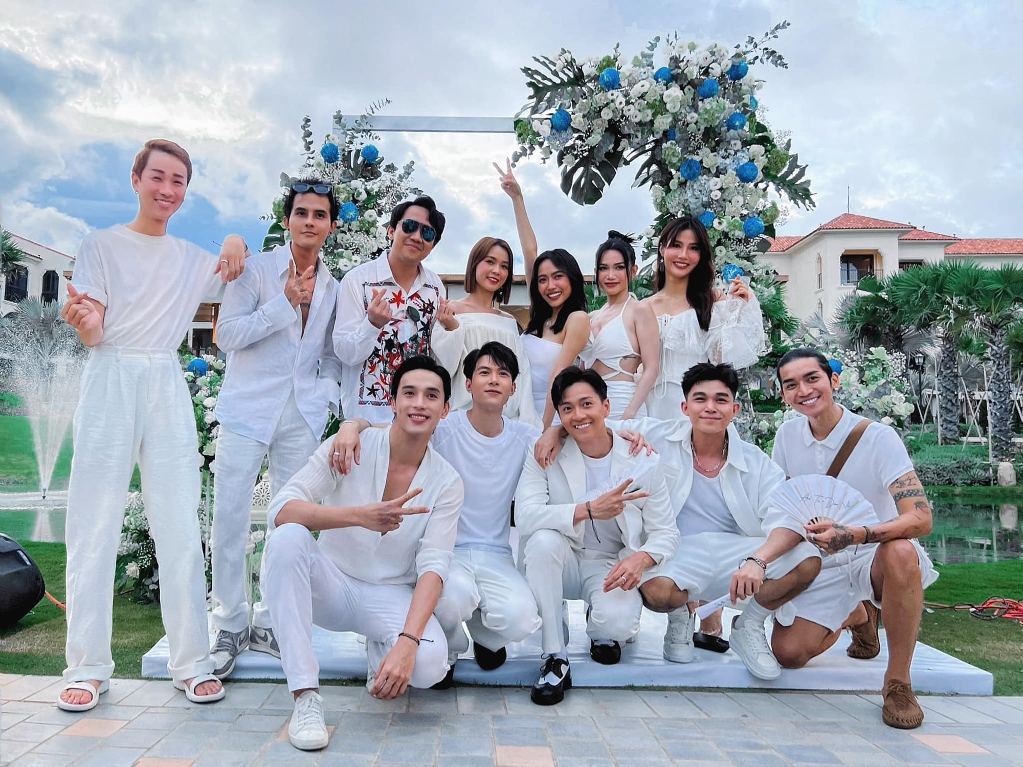 Dàn phù dâu &quot;siêu khủng&quot; trong đám cưới Anh Tú - Diệu Nhi - Ảnh 3.