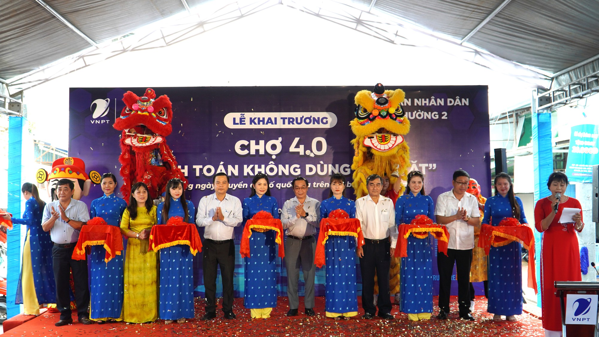 VNPT Cà Mau đồng loạt khai trương 10 điểm “Chợ 4.0 – thanh toán không dùng tiền mặt” - Ảnh 1.