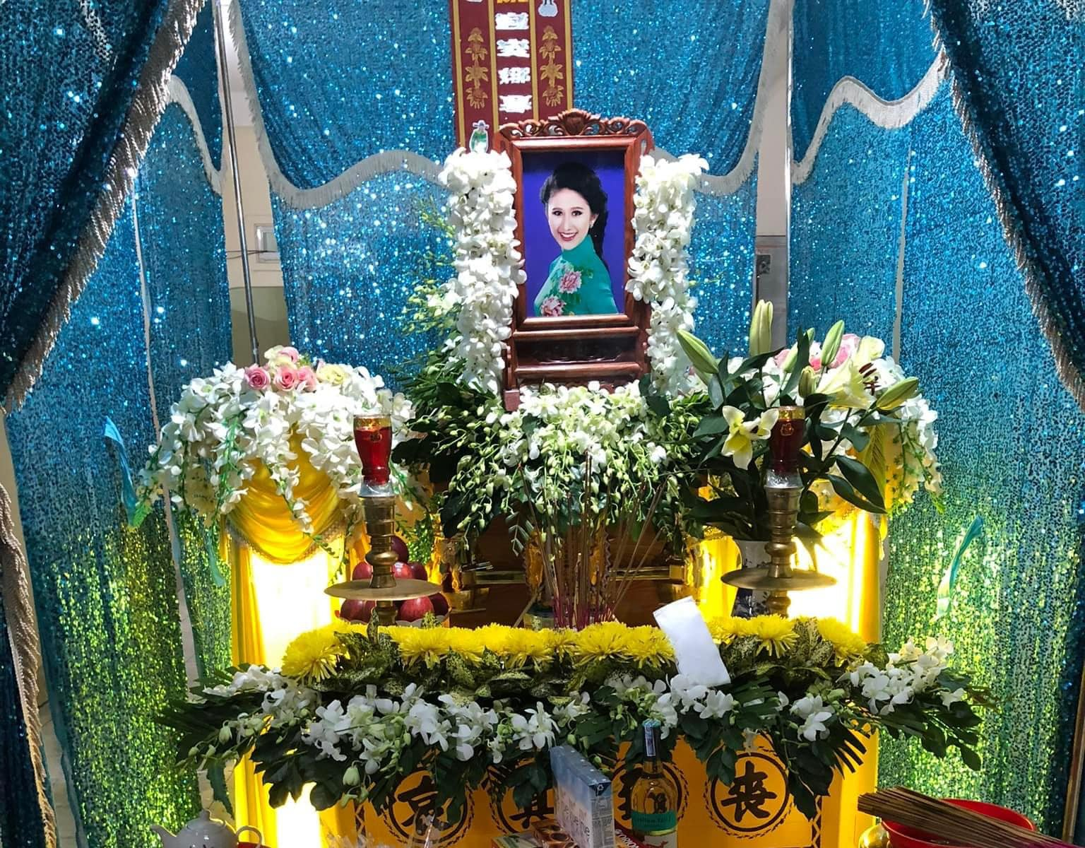 Tang lễ của người đẹp Nguyễn Diana: Á hậu Thúy Vân, Kim Duyên khóc nghẹn  - Ảnh 2.