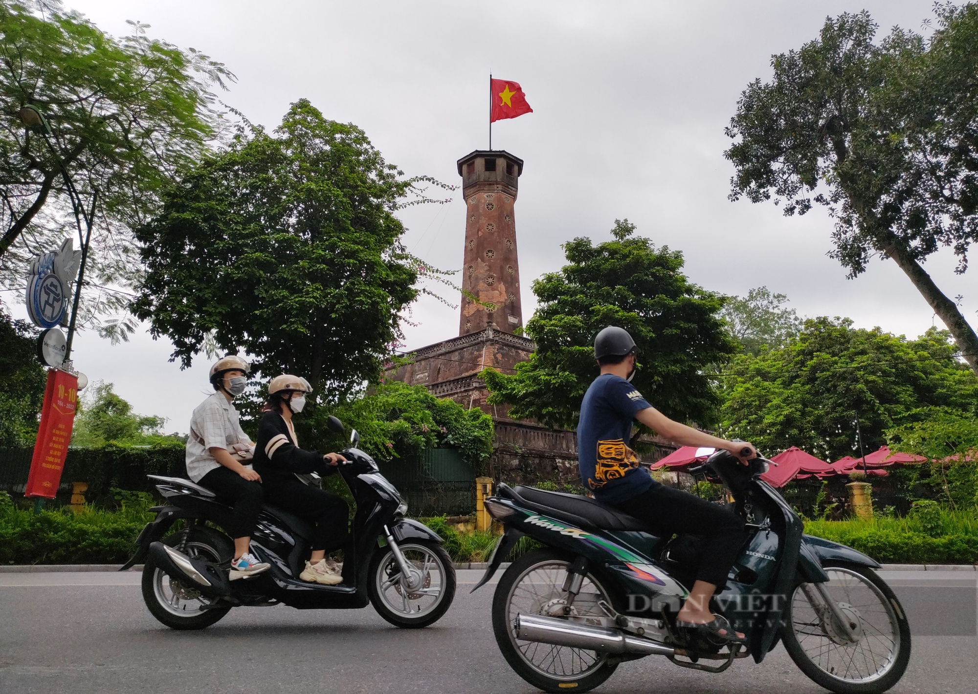 Hà Nội bình yên chào mừng ngày Giải phóng Thủ đô - Ảnh 1.