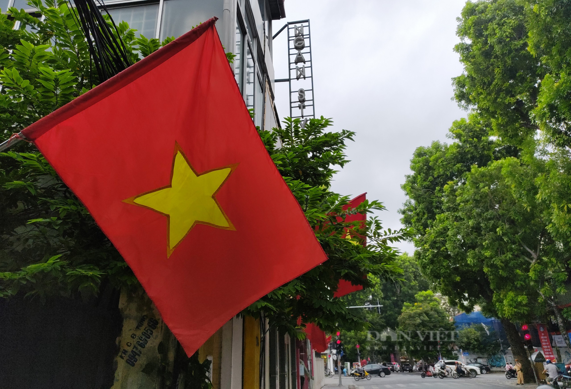 Hà Nội bình yên chào mừng ngày Giải phóng Thủ đô - Ảnh 3.