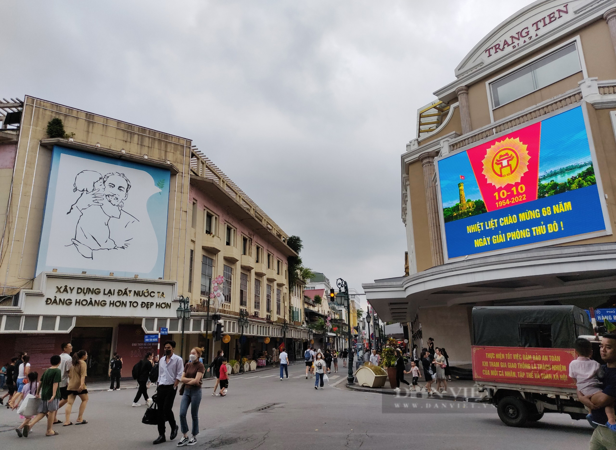 Hà Nội bình yên chào mừng ngày Giải phóng Thủ đô - Ảnh 5.