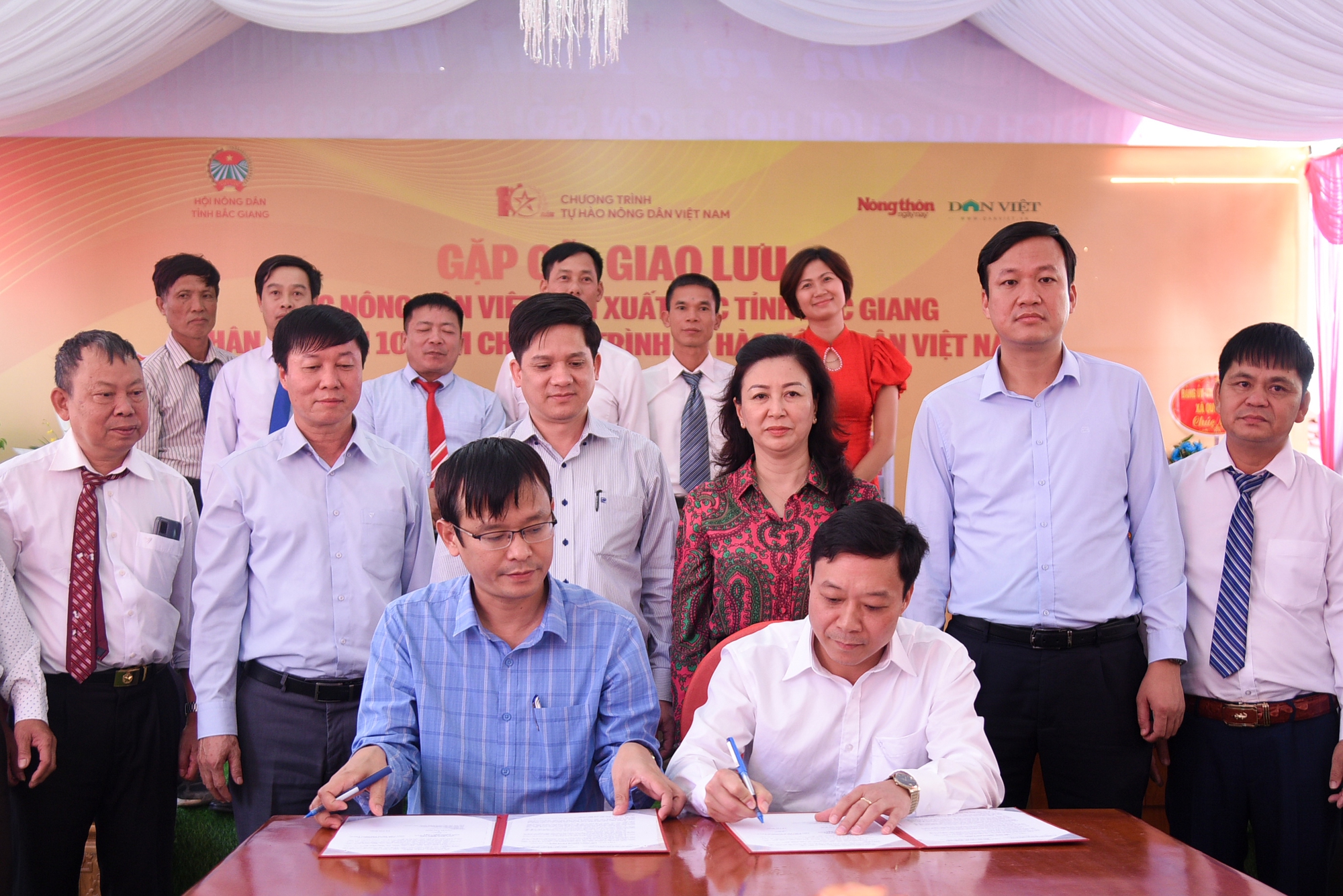 Hình ảnh báo NTNN/Dân Việt gặp gỡ, giao lưu với các Nông dân Việt Nam xuất sắc tỉnh Bắc Giang - Ảnh 9.