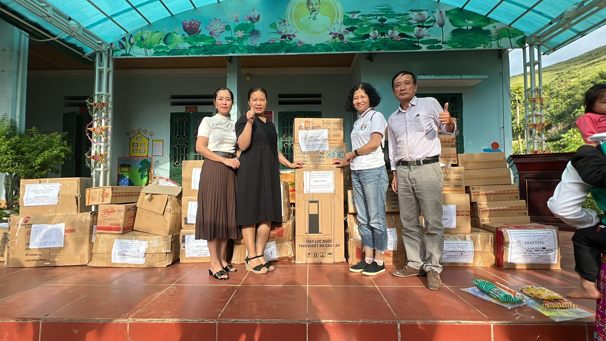 Nụ cười trong niềm vui hạnh phúc - Ảnh 4.