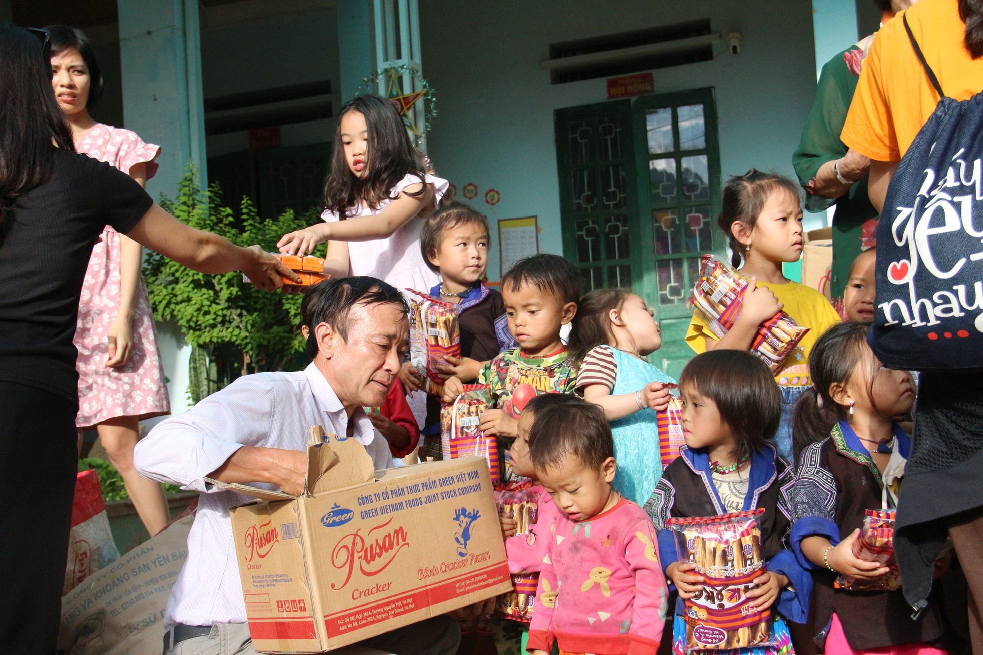 Nụ cười trong niềm vui hạnh phúc - Ảnh 6.