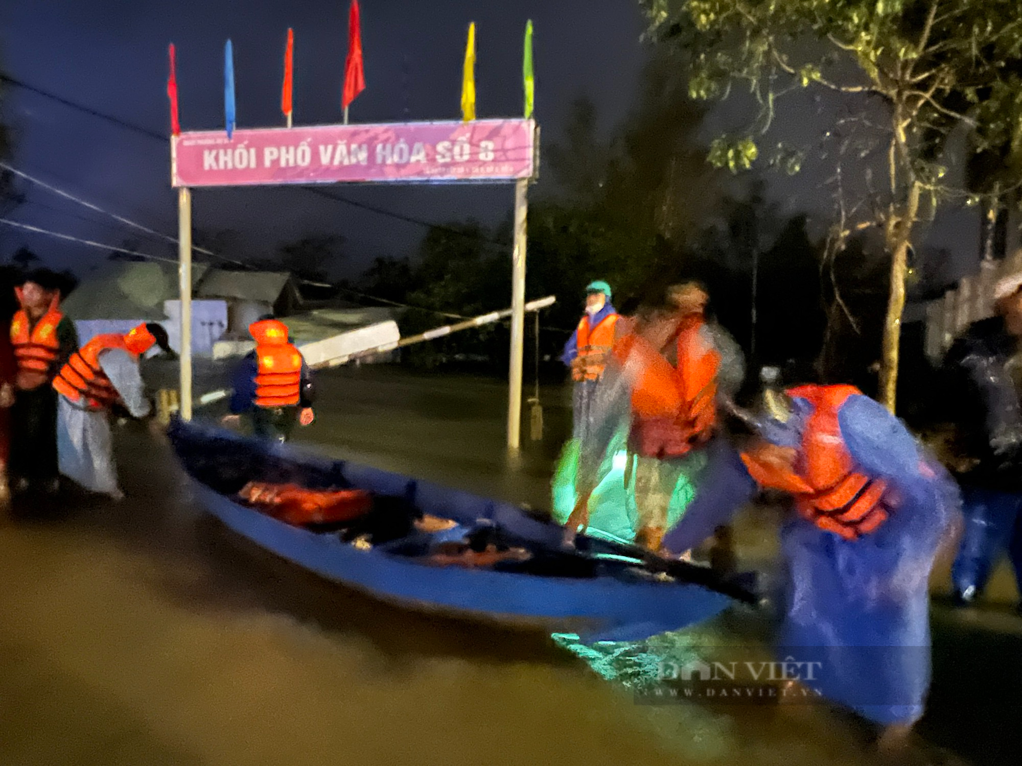 Quảng Nam: Lũ lụt bao vây, nhiều người chết và mất tích - Ảnh 6.