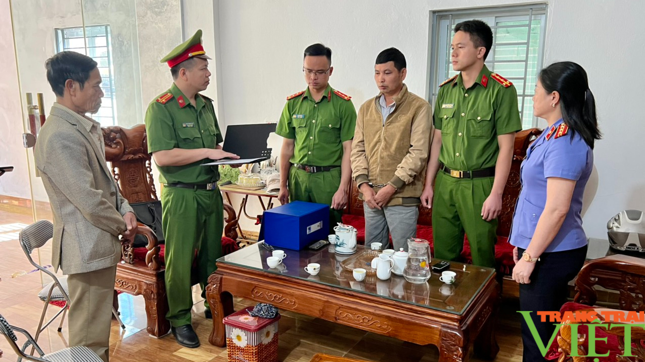 Bắt giữ nguyên Phó Giám đốc Công ty cổ phần dâu tằm tơ Mộc Châu - Ảnh 2. Bắt giữ nguyên Phó Giám đốc Công ty cổ phần dâu tằm tơ Mộc Châu - Ảnh 2.