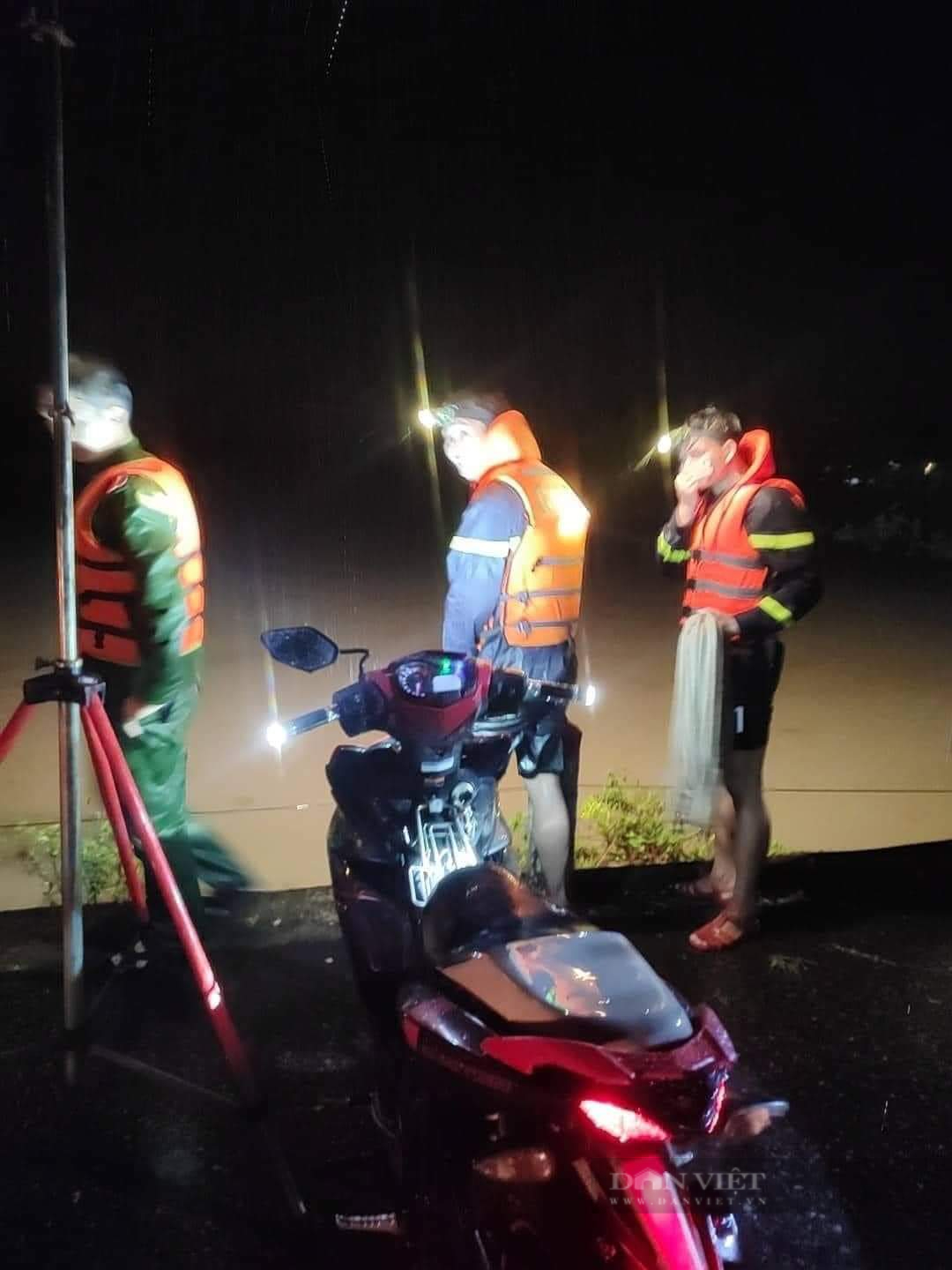 Quảng Nam: Lũ lụt bao vây, nhiều người chết và mất tích - Ảnh 1.