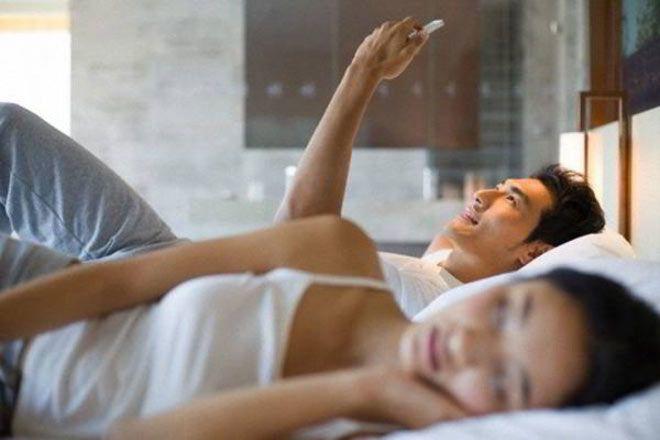 Chồng có 4 biểu hiện này, tình cảm vợ chồng sứt mẻ lắm rồi, hôn nhân bên bờ đổ vỡ - Ảnh 2.