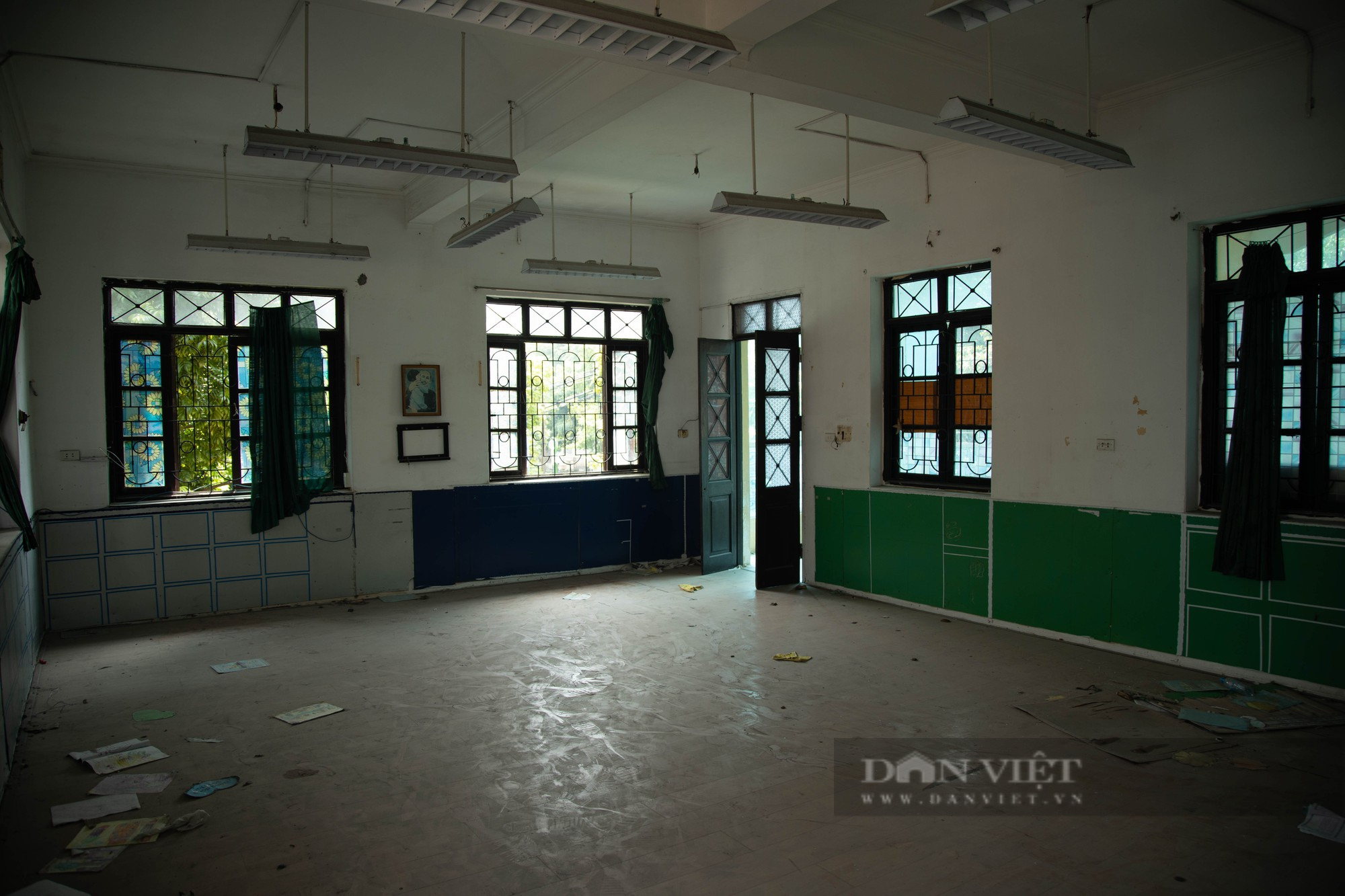 Kỳ lạ tại Hà Nội: nơi bốc thăm suất học mầm non, nơi lại bỏ không, ong xây tổ cả trong trường - Ảnh 9.