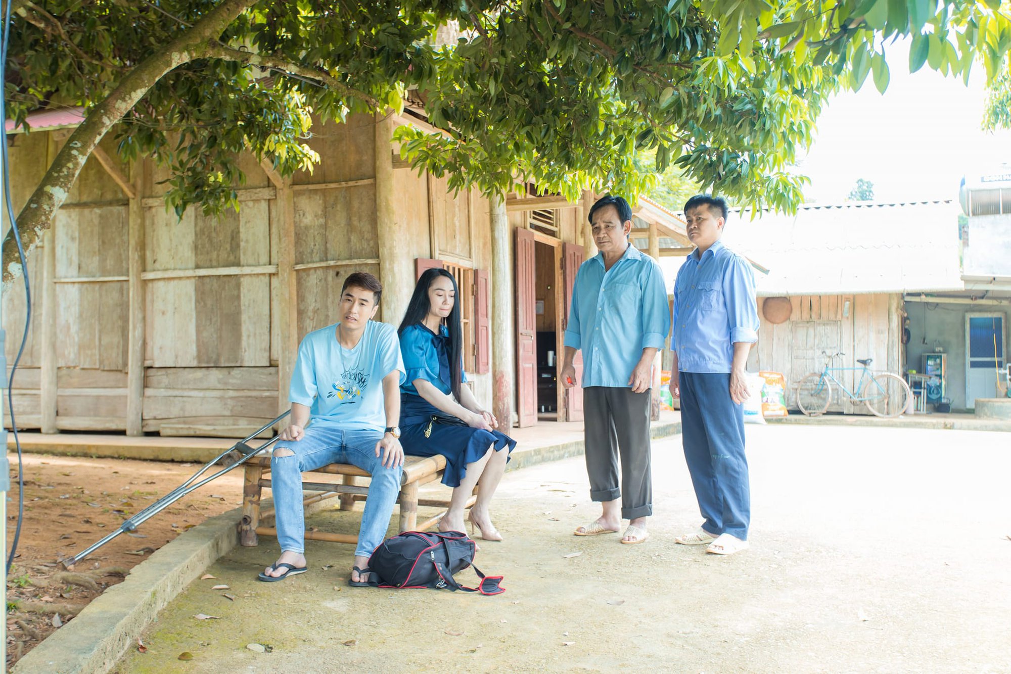 Điều gì khiến Quách Thu Phương tự làm xấu mình khi đóng vai bà mẹ bị ung thư trong “Chạm vào hạnh phúc”? - Ảnh 1.