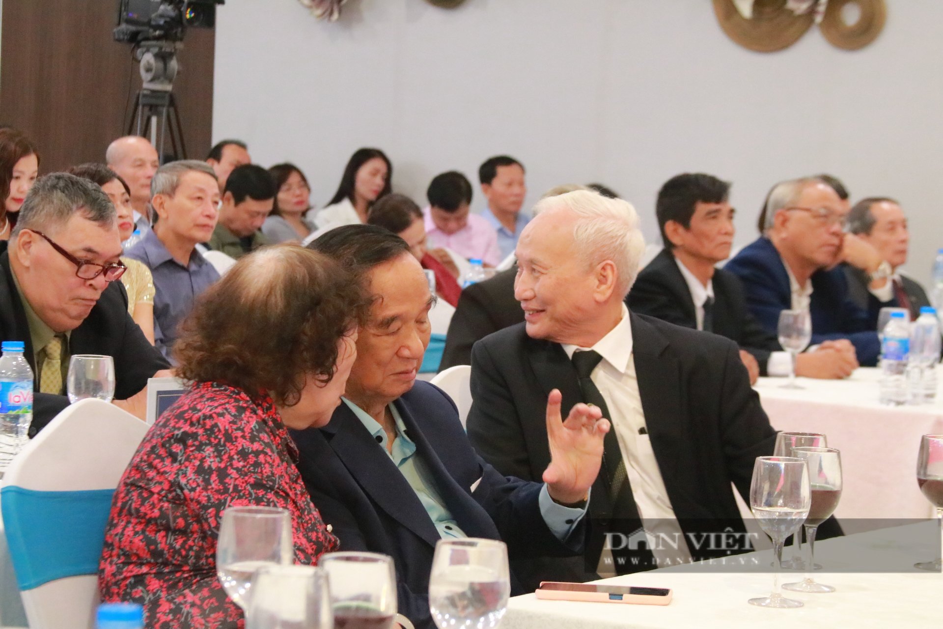 G.S Nguyễn Lân Dũng: “Vai trò của doanh nhân, các nhà khoa học là phải giúp đỡ nông nghiệp, nông dân và cộng đồng” - Ảnh 3.