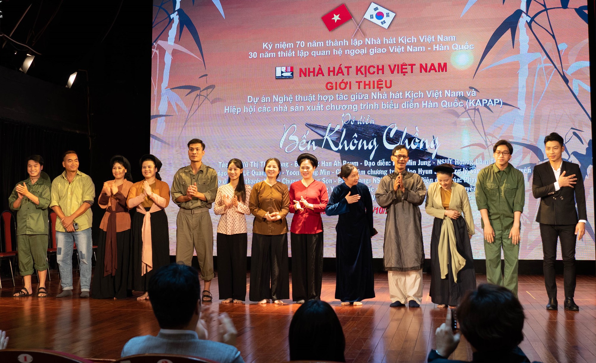 Lần đầu tiên, tiểu thuyết nổi tiếng “Bến không chồng” được đạo diễn Hàn Quốc và Việt Nam dựng thành kịch - Ảnh 1.