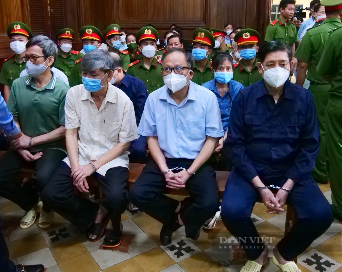  Sai phạm tại hai dự án Phước Kiển, Ven Sông: Bị cáo Tất Thành Cang bị đề nghị bao nhiêu năm tù? - Ảnh 2.