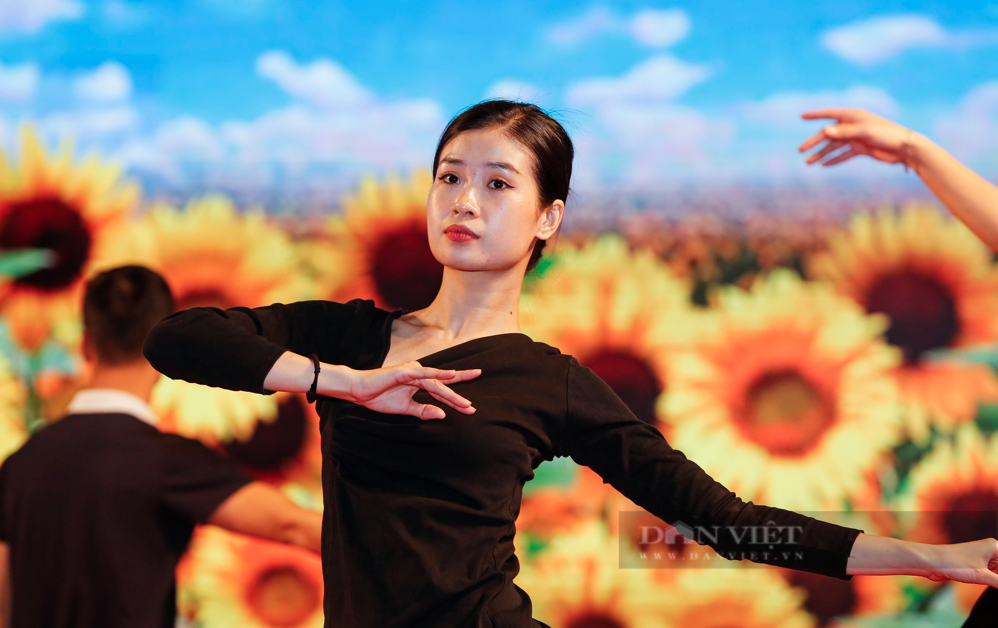 Phó Chủ tịch Hội Nông dân Việt Nam Bùi Thị Thơm dự tổng duyệt Lễ tôn vinh và trao Danh hiệu Nông dân Việt Nam - Ảnh 7.