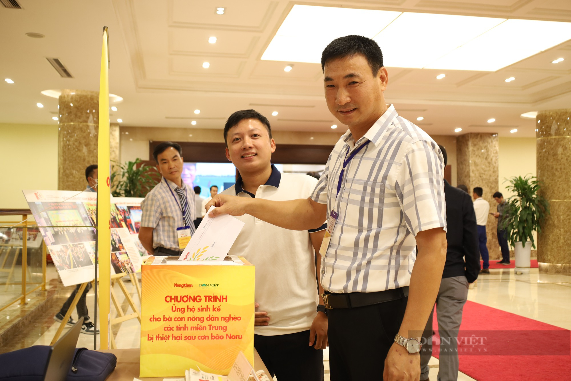 Chùm ảnh: Lễ phát động ủng hộ sinh kế cho người dân miền Trung bị lũ lụt - Ảnh 4.