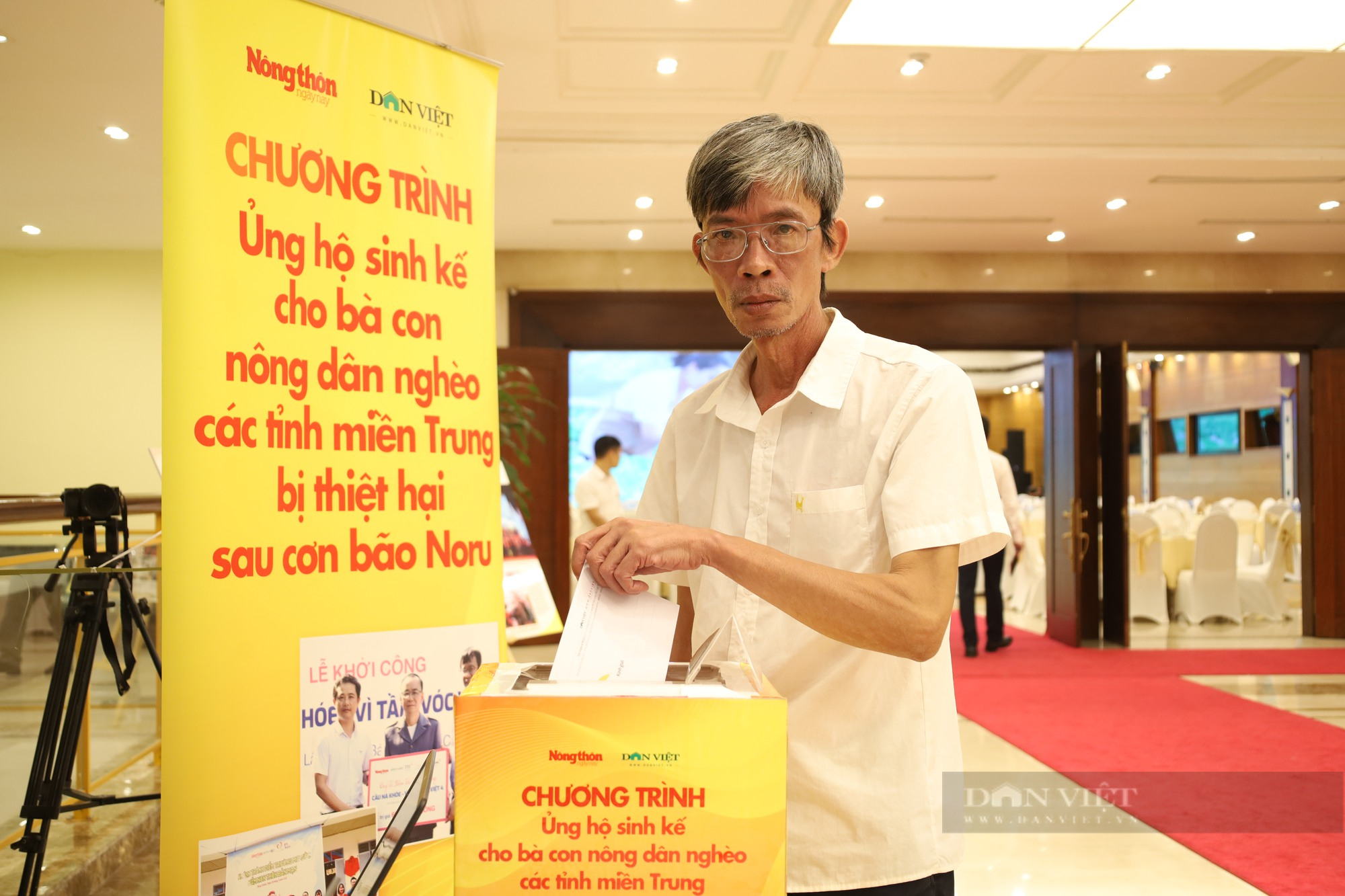 Chùm ảnh: Lễ phát động ủng hộ sinh kế cho người dân miền Trung bị lũ lụt - Ảnh 10.