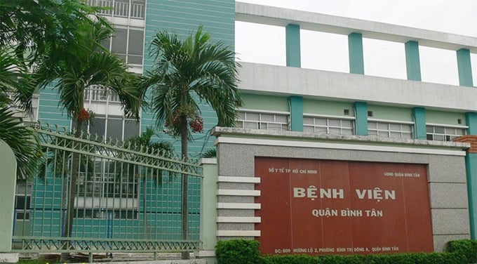 TP.HCM: Bé sơ sinh tử vong bị bỏ rơi trong nhà vệ sinh bệnh viện - Ảnh 1.