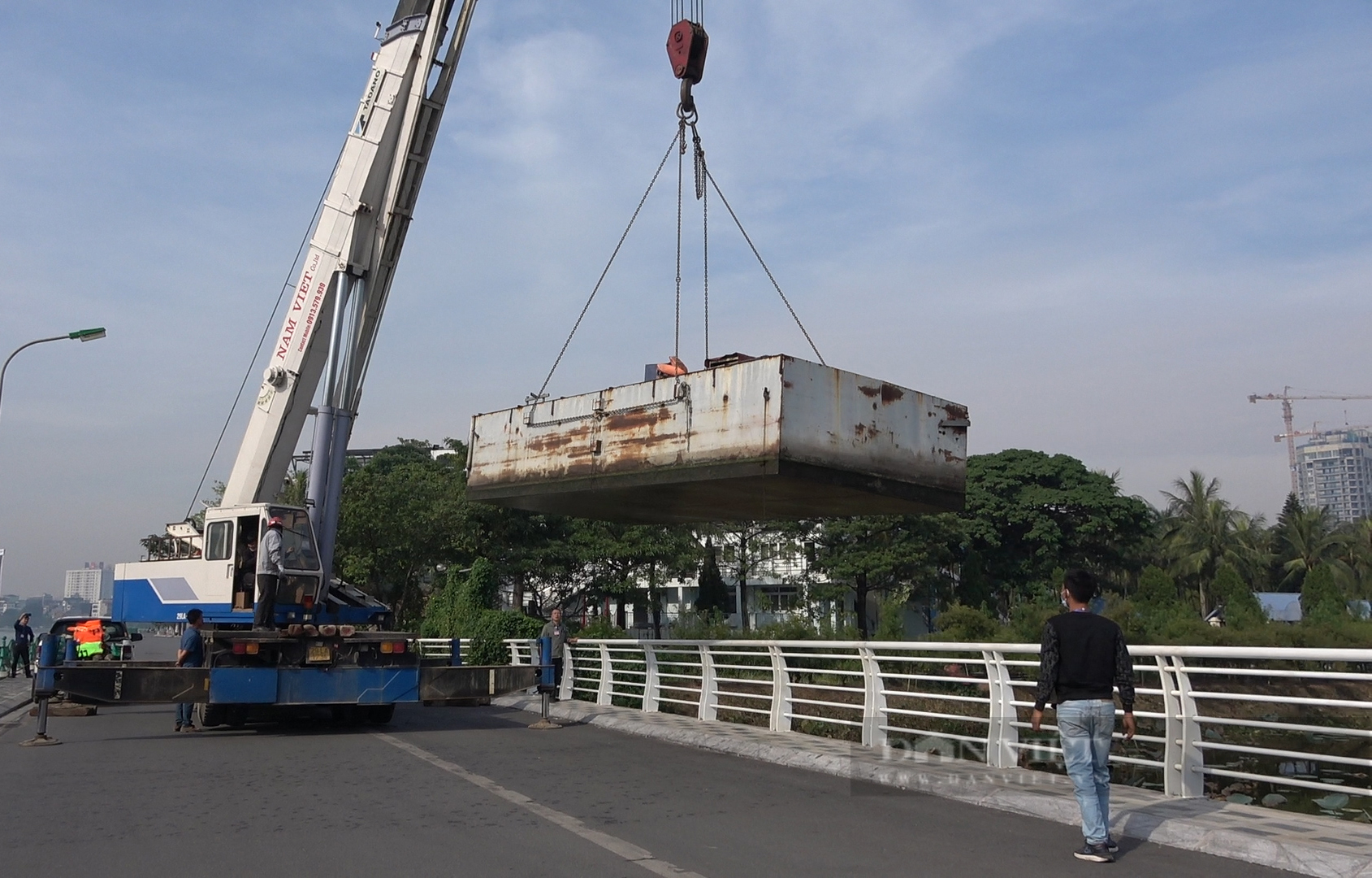 Quận Tây Hồ di dời nhiều phương tiện thuỷ nội địa ra khỏi Hồ Tây - Ảnh 4.