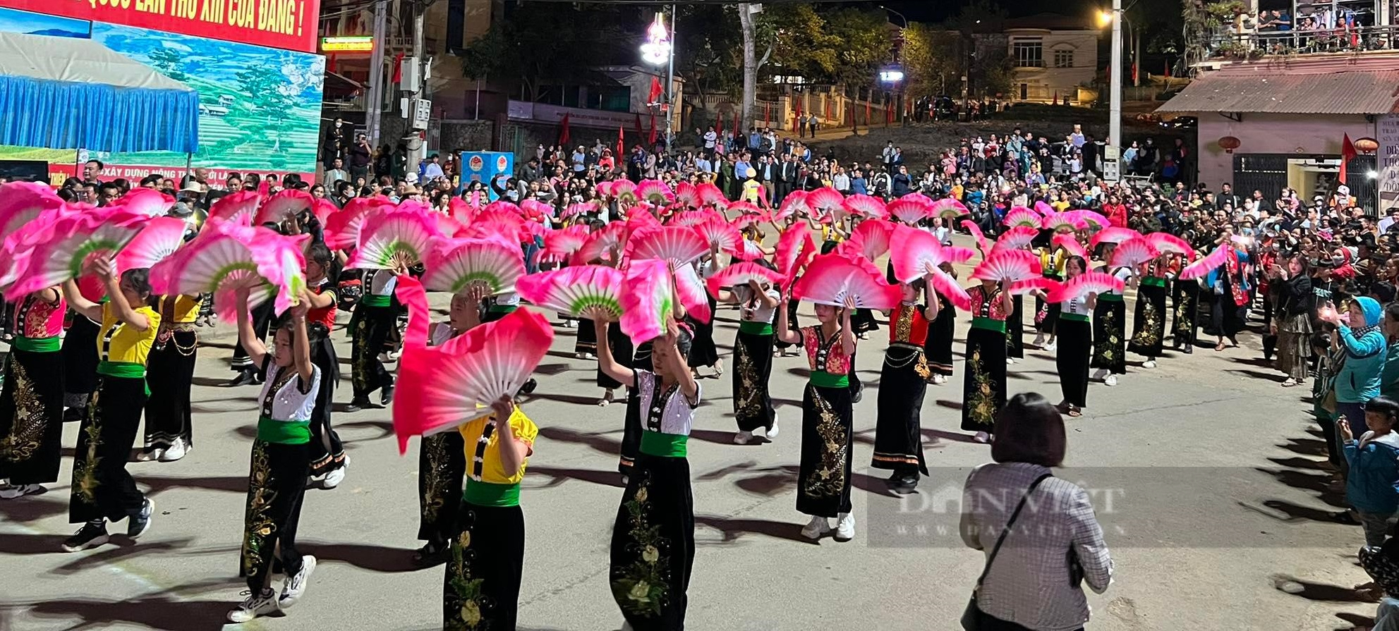 Yên Bái: Tưng bừng tiếng khèn Mông nơi cổng trời - Ảnh 6.