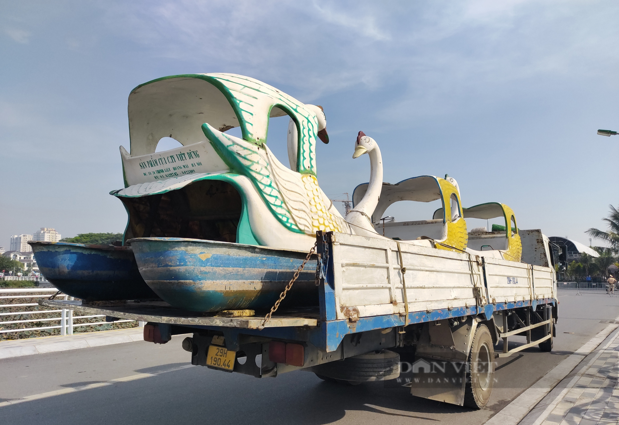 Quận Tây Hồ di dời nhiều phương tiện thuỷ nội địa ra khỏi Hồ Tây - Ảnh 10.