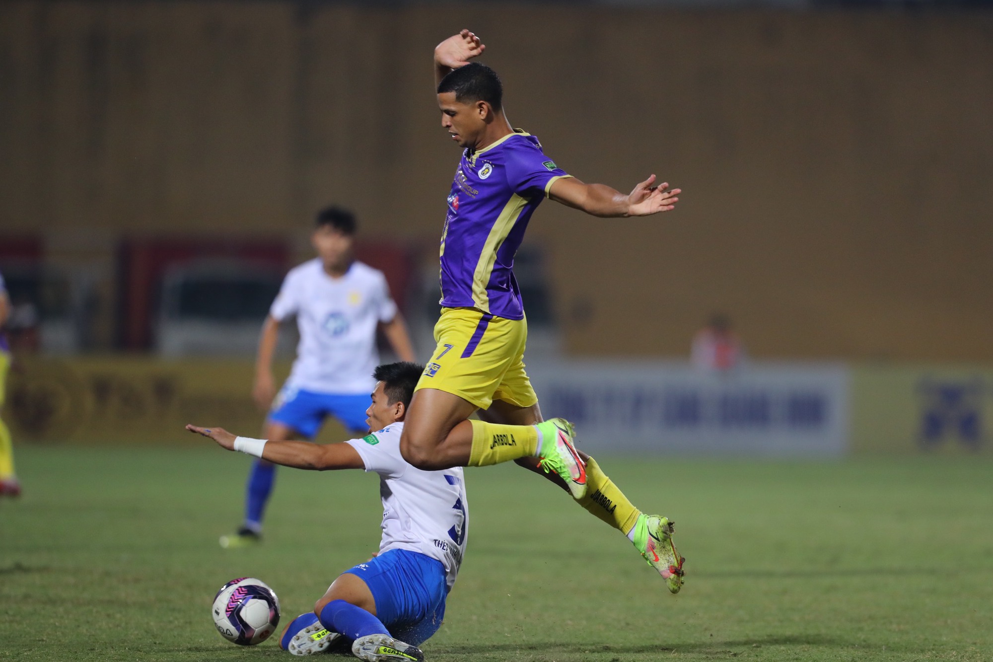 Kết quả vòng 19 V.League: CLB Hà Nội chỉ mất 34 phút để hạ Nam Định - Ảnh 5.
