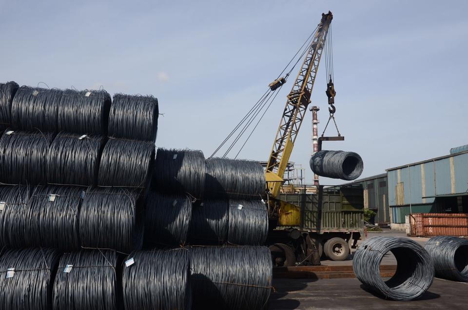 Giá vật liệu hôm nay 16/10: Giá thép trong nước liên tục giảm vì sao? - Ảnh 1.