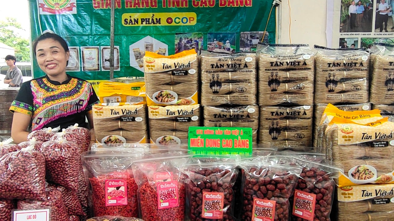 Gian hàng OCOP Cao Bằng bán những đặc sản gì mà thu đều đều 25 - 50 triệu đồng/ngày? - Ảnh 2.