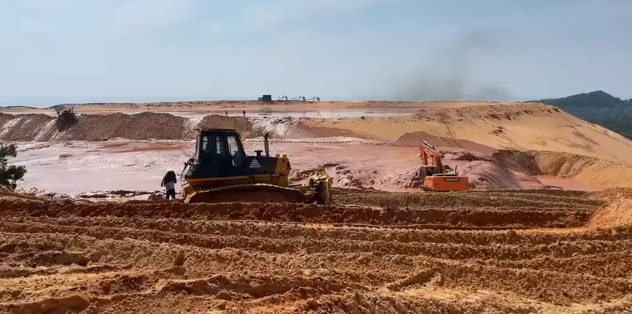 Vụ sập mỏ titan 1 người chết 3 mất tích: - Ảnh 1.