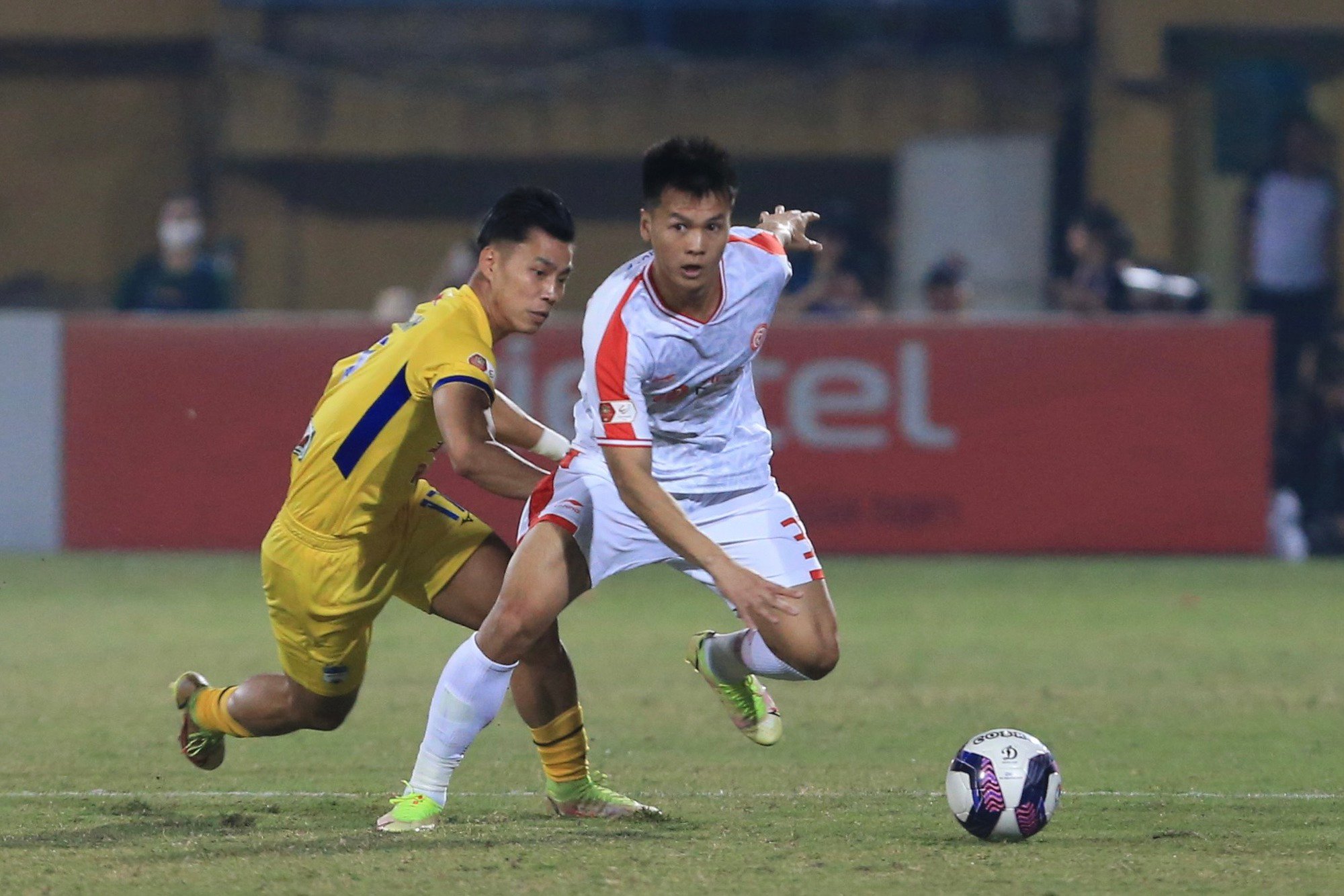 Kết quả vòng 20 V.League 2022: Ba chạm chính xác từng centimet giúp Viettel &quot;xé lưới&quot; HAGL - Ảnh 1.