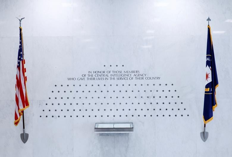 Hiện vật cực ‘'dị'’ bên trong bảo tàng của CIA: Có khẩu súng và đôi giày của Osama bin Laden - Ảnh 16.