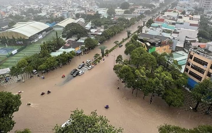 Mưa kéo dài, TP Vũng Tàu ngập chưa từng có - Ảnh 1.