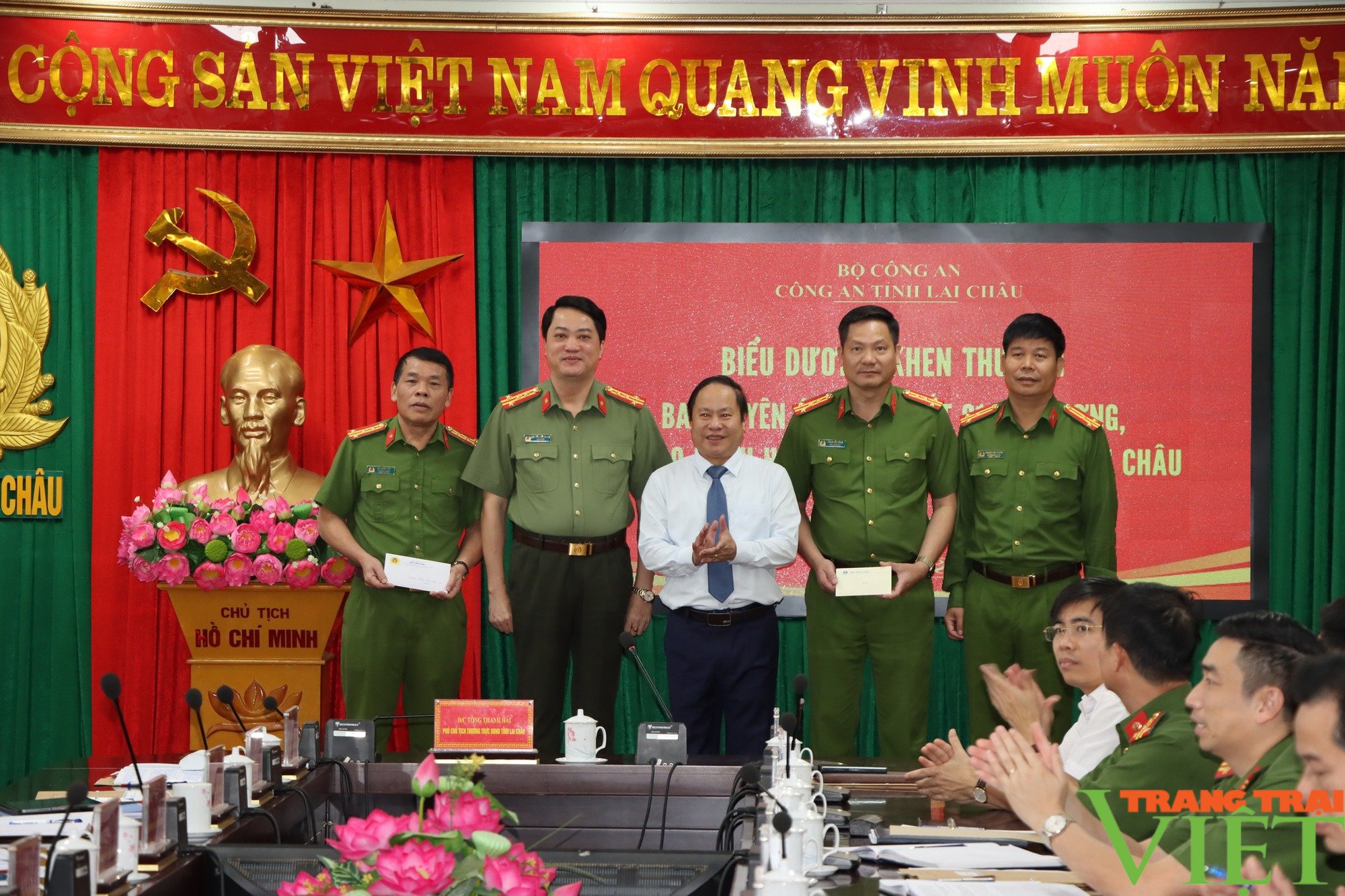 Lai Châu: "Biểu dương, thưởng nóng" ban chuyên án 1322C - Ảnh 2. Lai Châu: "Biểu dương, thưởng nóng" ban chuyên án 1322C - Ảnh 2.