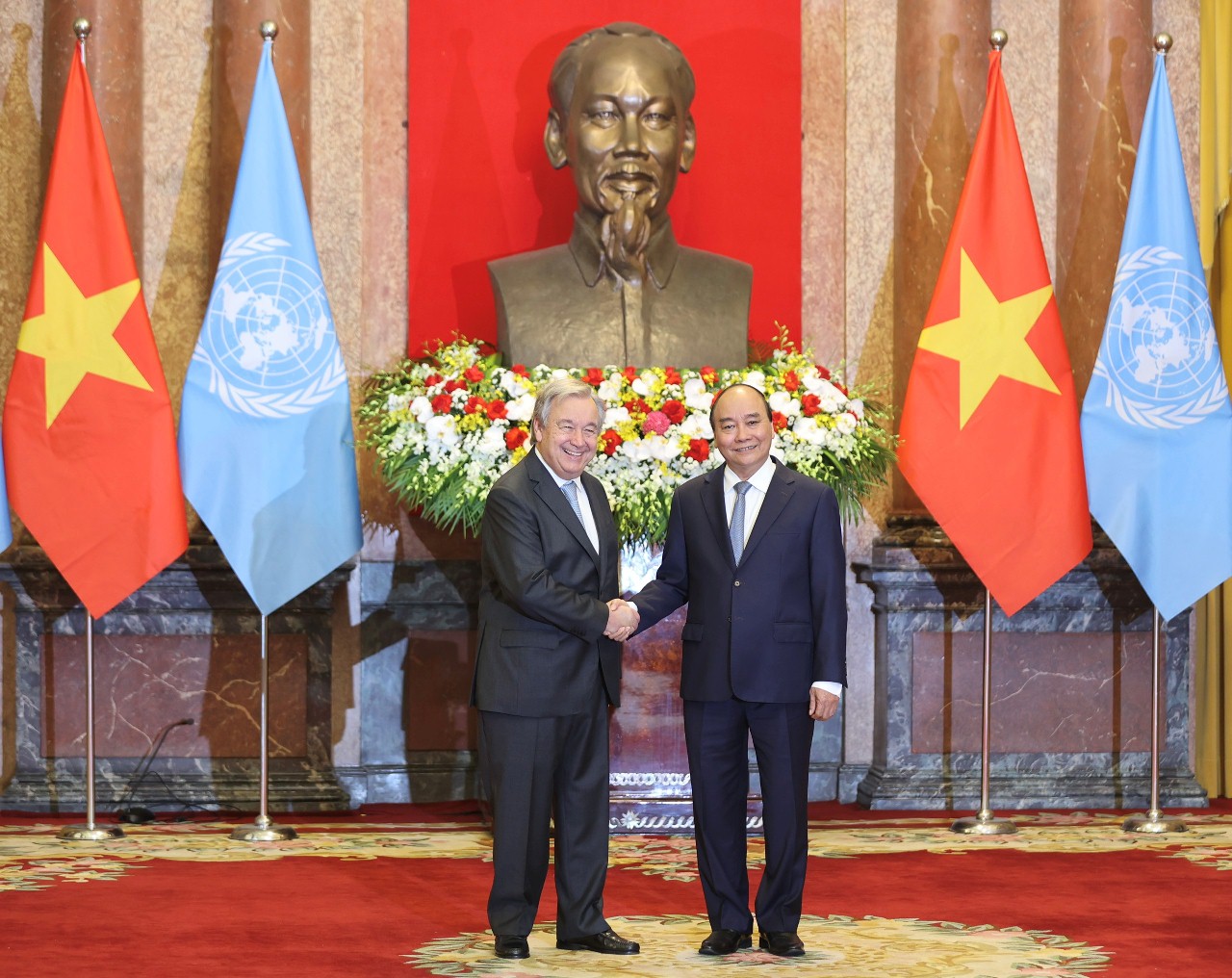 Cận cảnh lễ đón Tổng Thư ký Liên Hiệp Quốc António Guterres thăm Việt Nam - Ảnh 9. Cận cảnh lễ đón Tổng Thư ký Liên Hiệp Quốc António Guterres thăm Việt Nam - Ảnh 9.