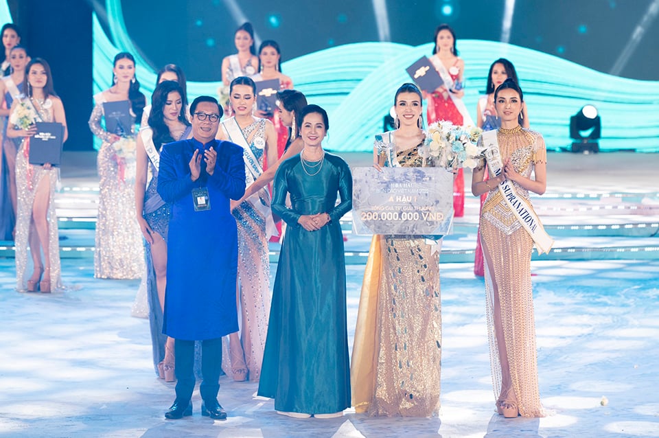 Đinh Như Phương bật khóc khi nhận vương miện Hoa hậu Biển Đảo Việt Nam 2022 giá trị 3,9 tỷ đồng - Ảnh 9.