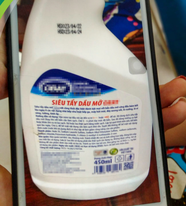 Bé gái bỏng hóa chất &quot;tẩy dầu mỡ&quot;, bác sĩ mách cách sơ cứu chính xác - Ảnh 1.
