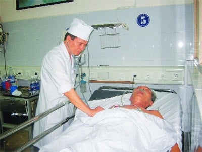 Người mang “phép lạ” cứu những bệnh nhân “đột quỵ” - Ảnh 1.
