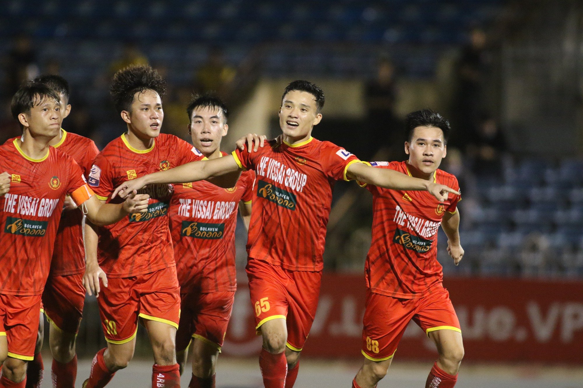 Trọng tài rút &quot;mưa thẻ&quot; trong trận CAND hạ Phố Hiến, thăng hạng V.League  - Ảnh 4.