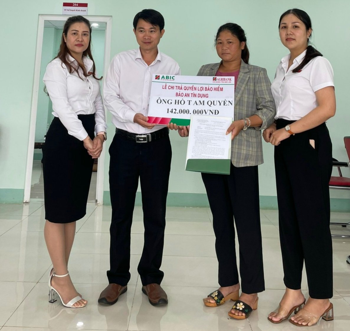 ABIC Đắk Lắk chi trả quyền lợi Bảo hiểm Bảo an tín dụng cho khách hàng - Ảnh 1.
