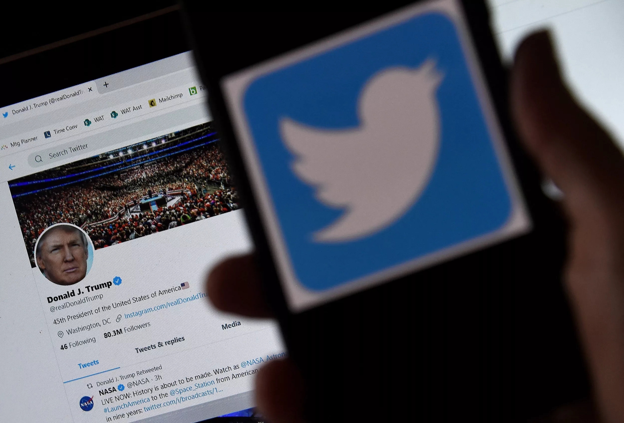 Người dùng bị cấm nổi tiếng nhất của Twitter, cựu Tổng thống Donald Trump, đã hoan nghênh quyền sở hữu mới của tỷ phú Elon Musk. Ảnh: @AFP.
